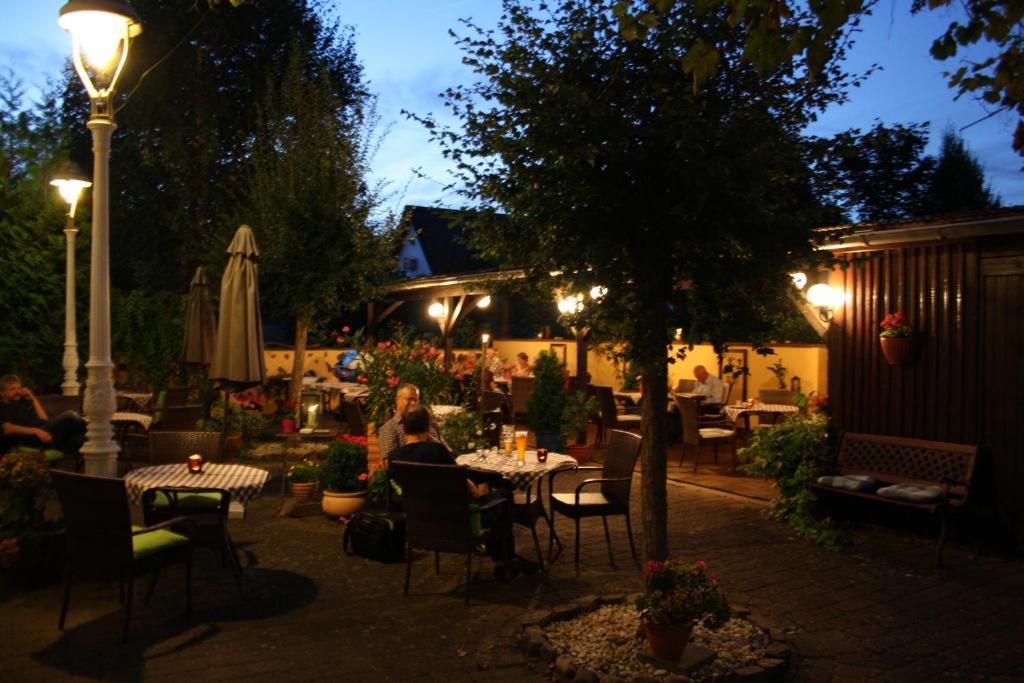 Hotel & Weinhaus Zum Schwarzen Baeren Koblenz  Exterior foto
